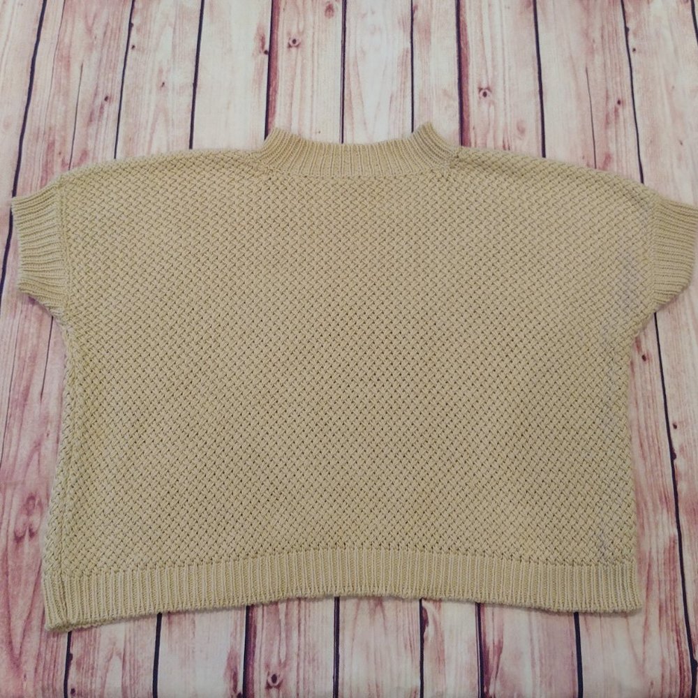 Shortsleeve Sweater - Picture 2 of 6